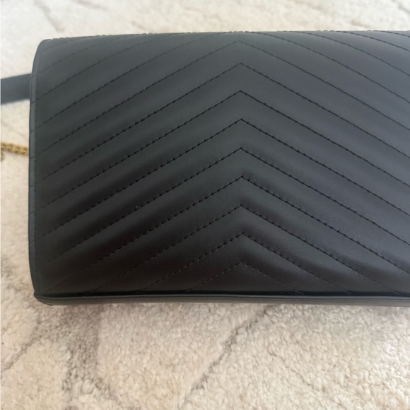 Black Chevron Quilted Leather wallet on chain - Picture 4 of 7